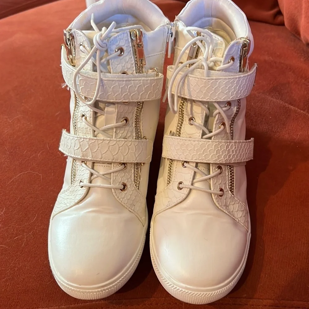 Thalia Sodi white sneaker boots double gold zipper ties sz9